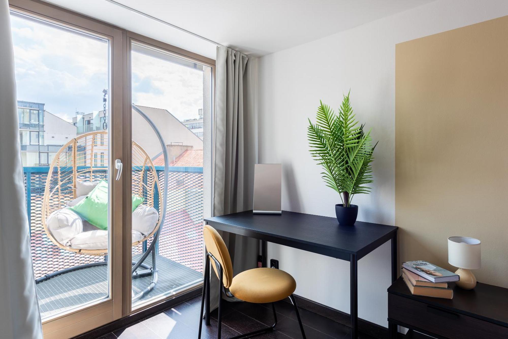 Apartments With Large Balcony, Parking プラハ エクステリア 写真