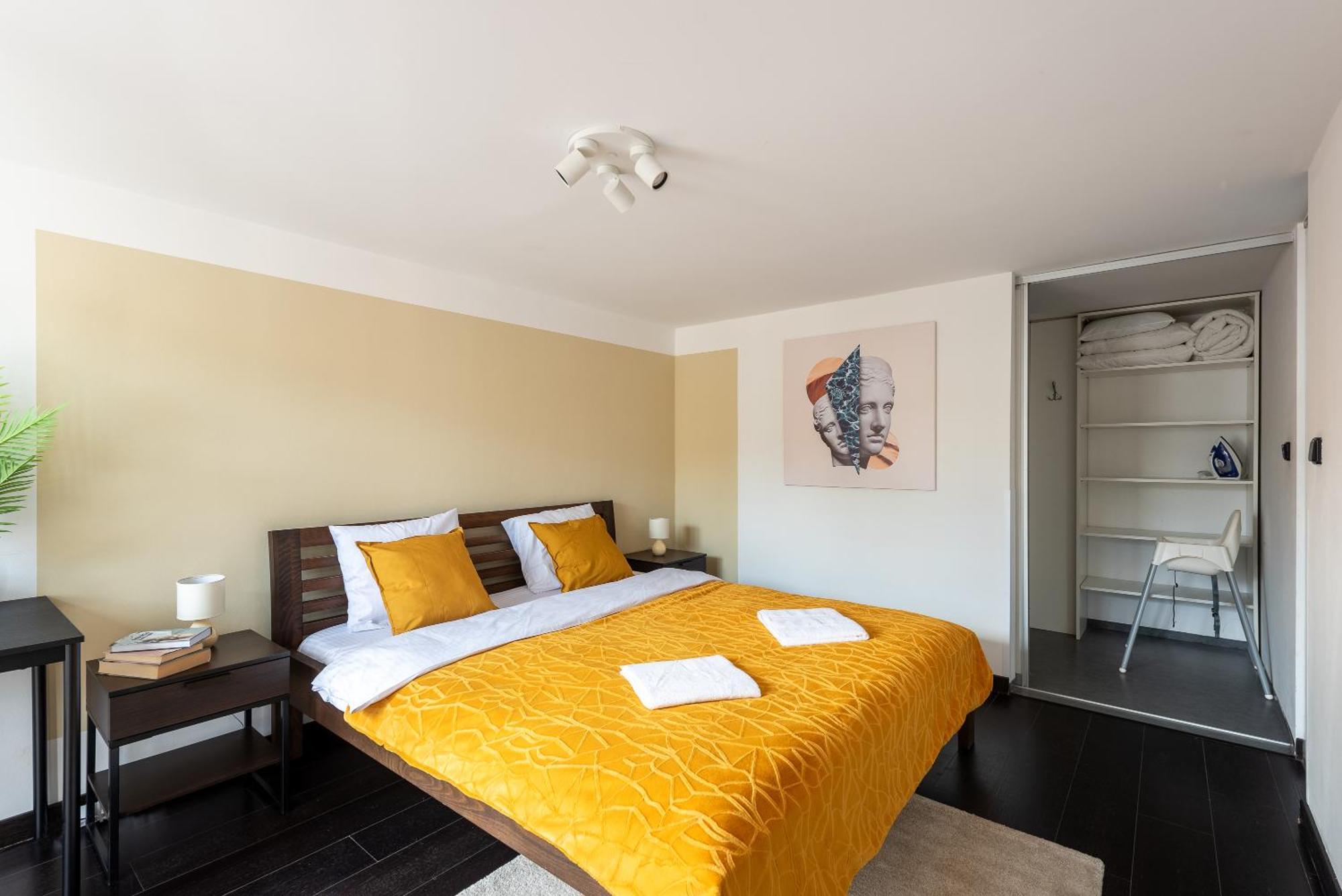 Apartments With Large Balcony, Parking プラハ エクステリア 写真