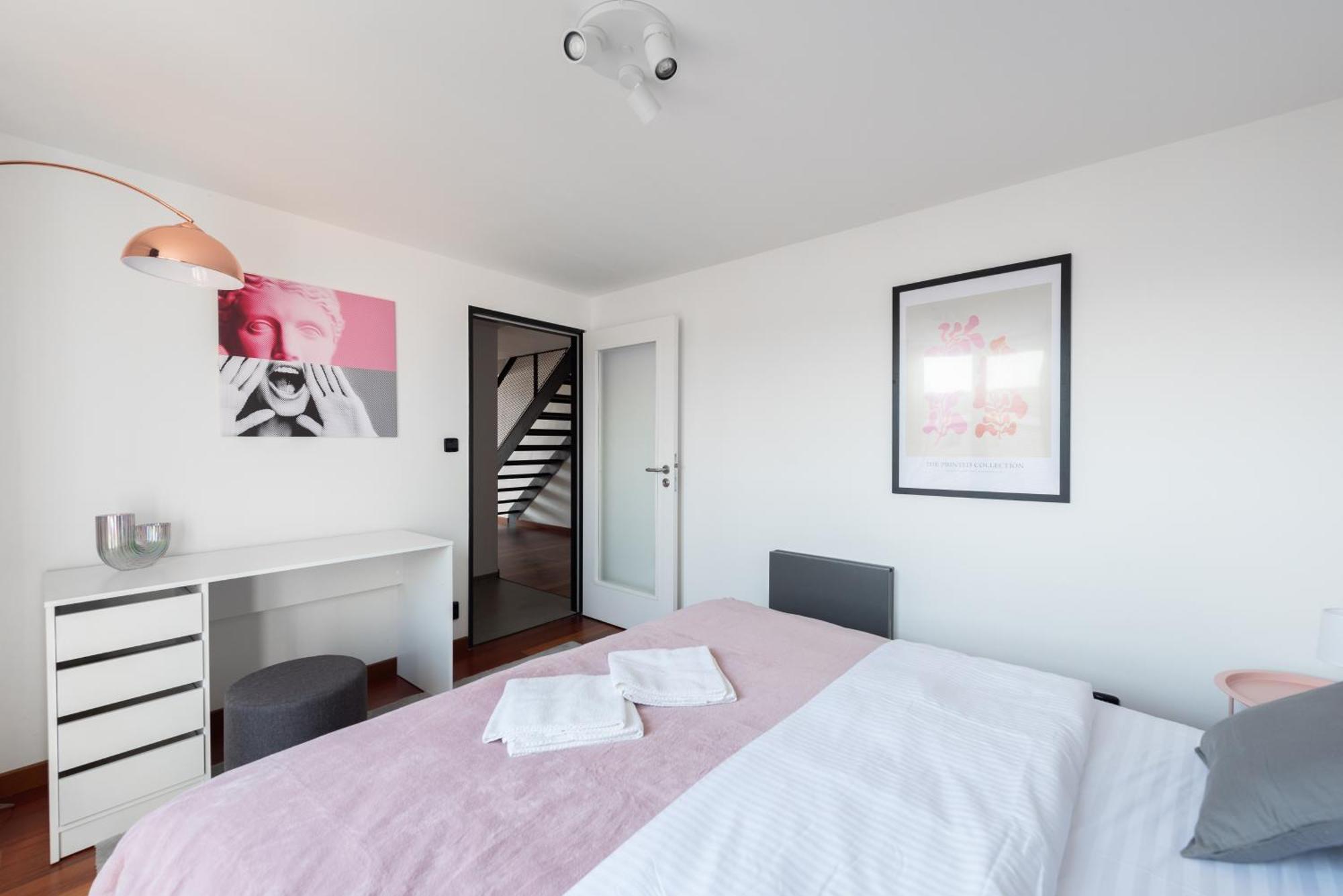 Apartments With Large Balcony, Parking プラハ エクステリア 写真