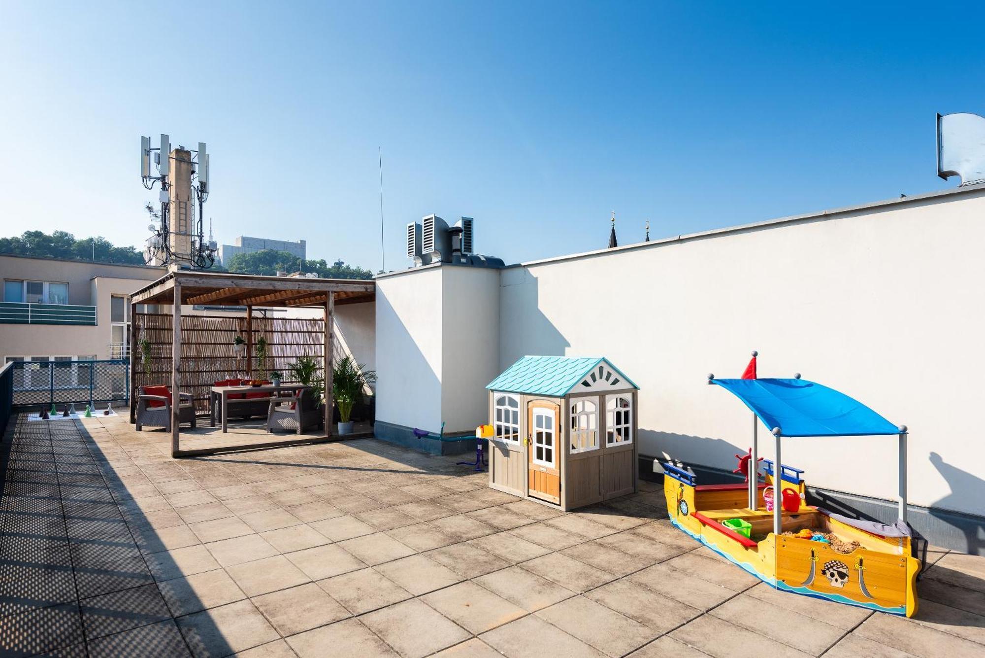 Apartments With Large Balcony, Parking プラハ エクステリア 写真