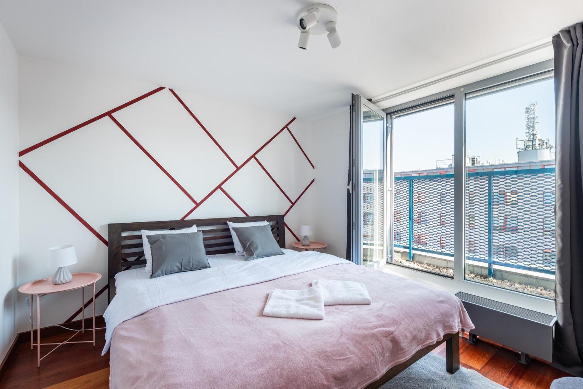 Apartments With Large Balcony, Parking プラハ エクステリア 写真