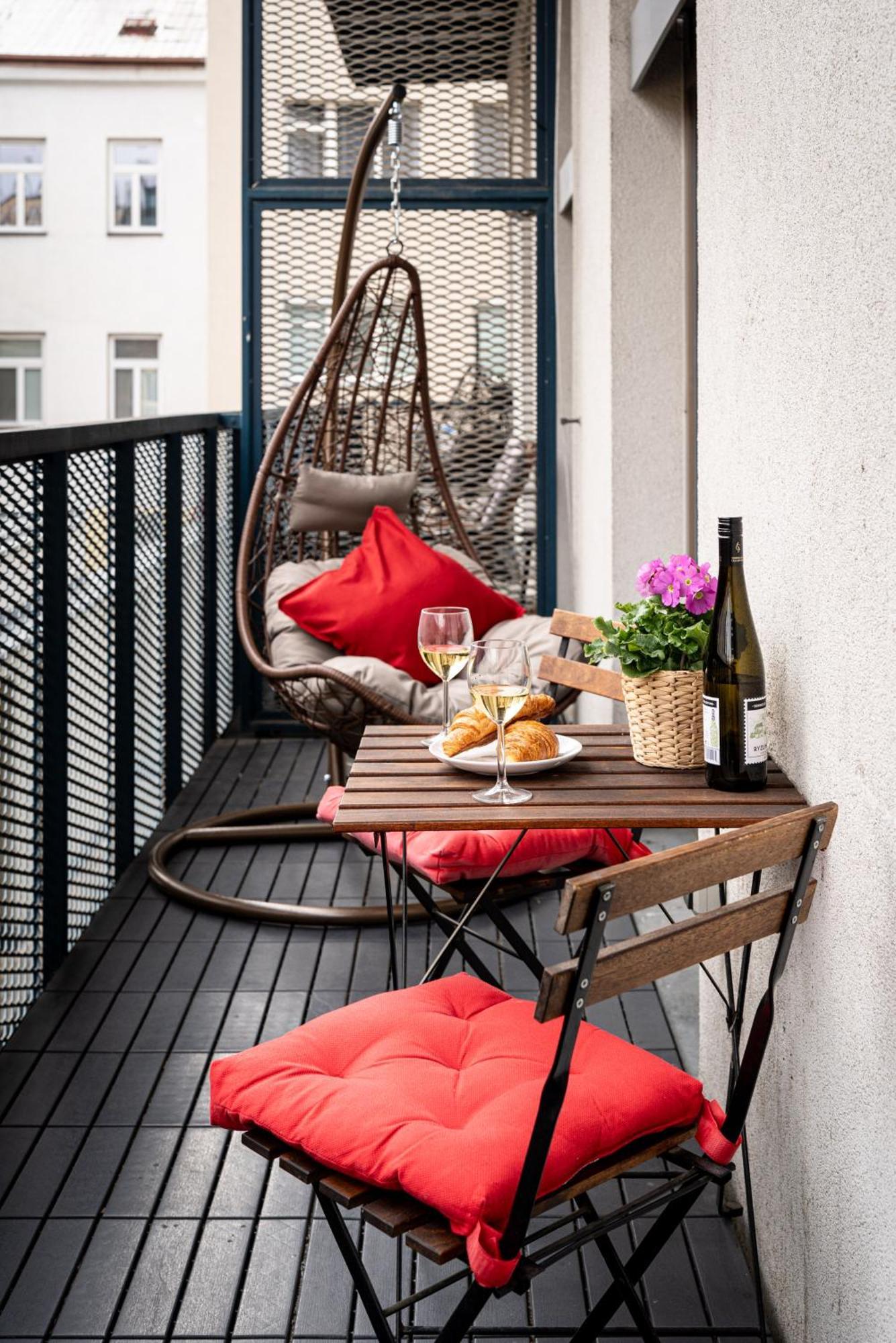 Apartments With Large Balcony, Parking プラハ エクステリア 写真
