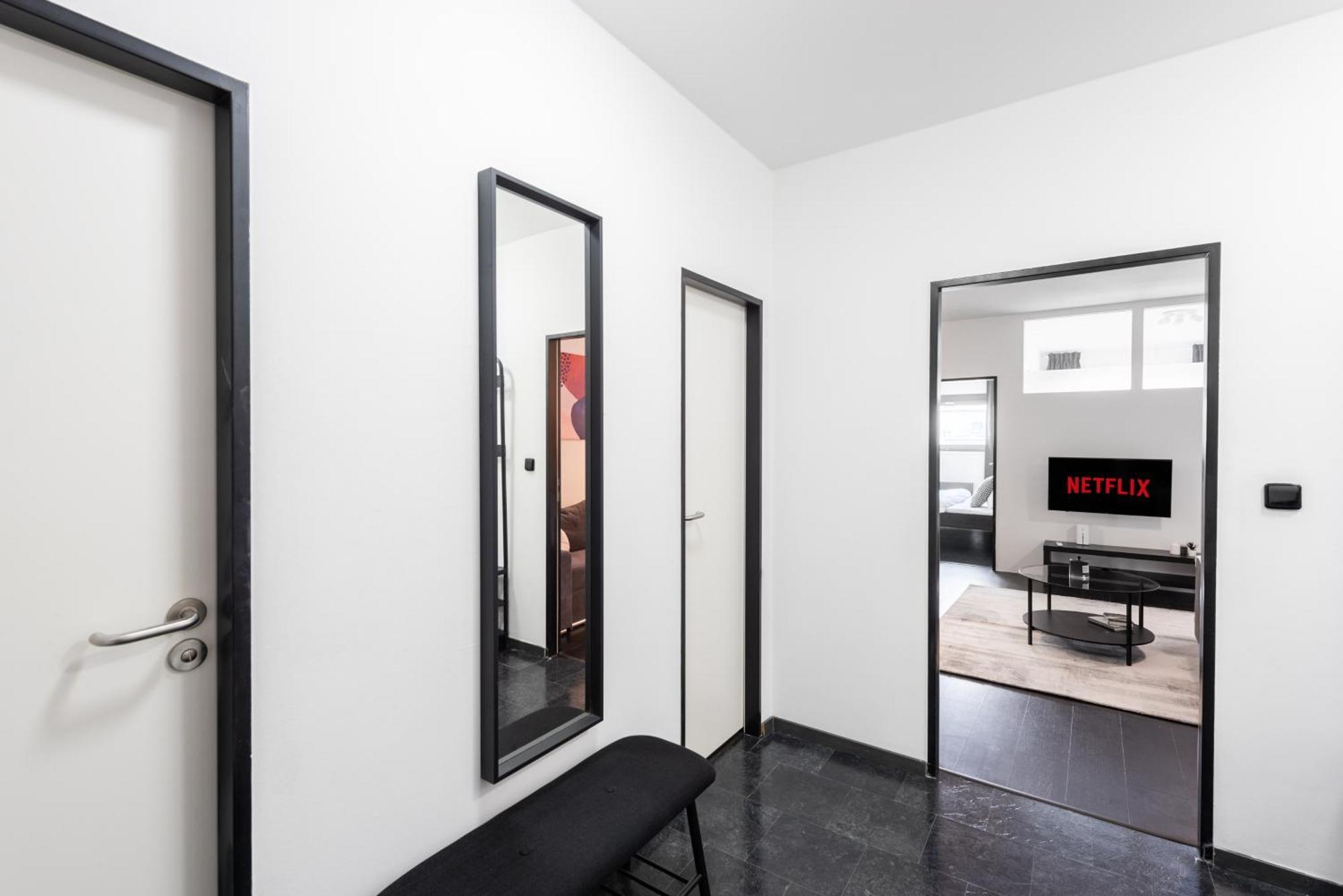 Apartments With Large Balcony, Parking プラハ エクステリア 写真