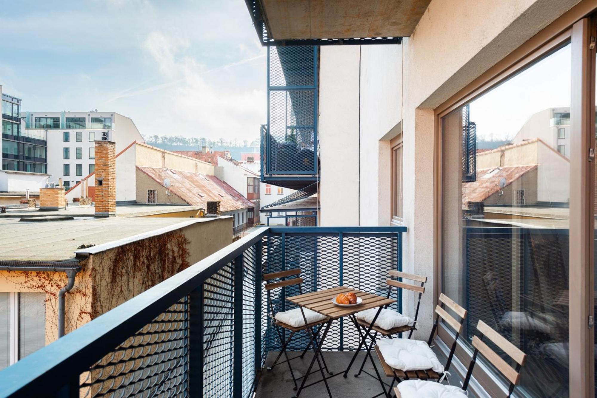 Apartments With Large Balcony, Parking プラハ エクステリア 写真
