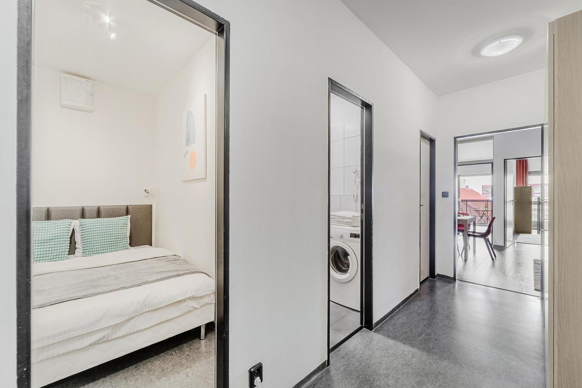 Apartments With Large Balcony, Parking プラハ エクステリア 写真