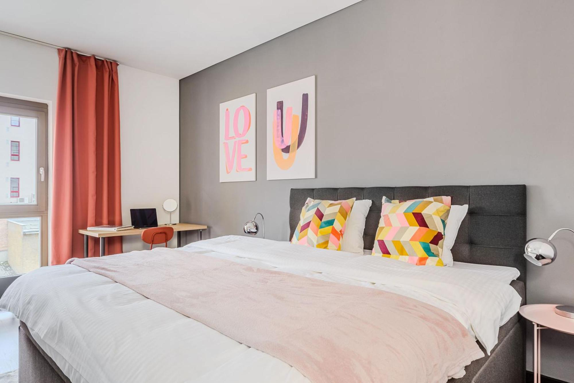 Apartments With Large Balcony, Parking プラハ エクステリア 写真